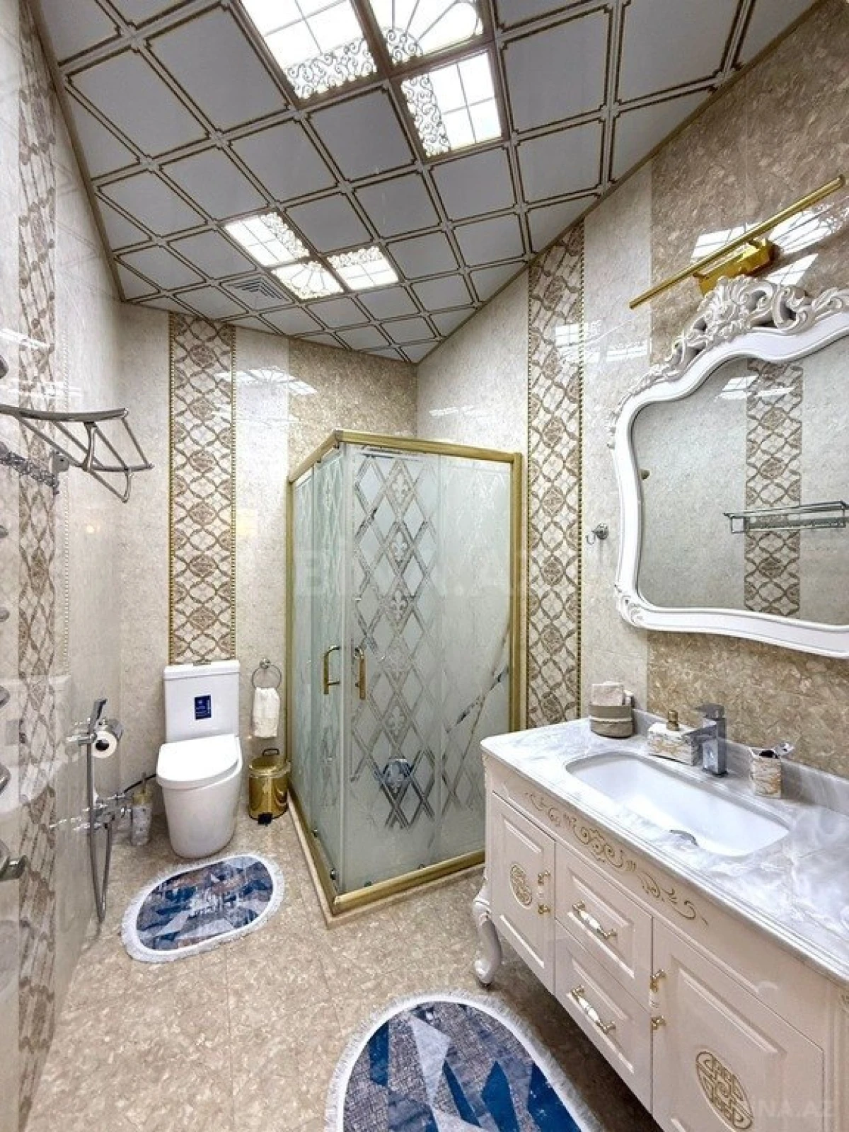 Satılır 5 otaqlı mənzil 226 m²
