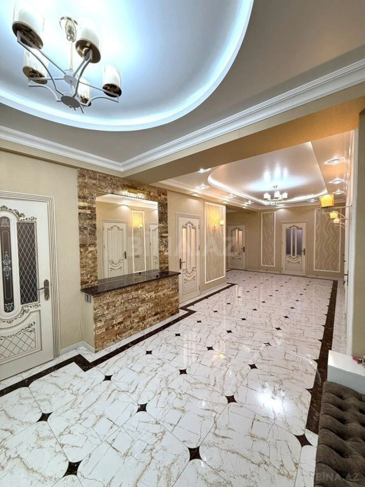 Satılır 5 otaqlı mənzil 226 m²