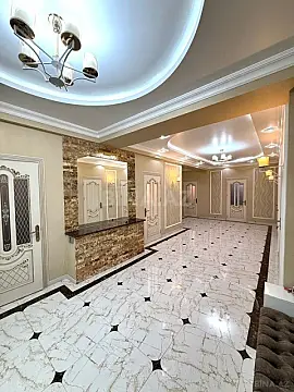 Satılır 5 otaqlı mənzil 226 m²