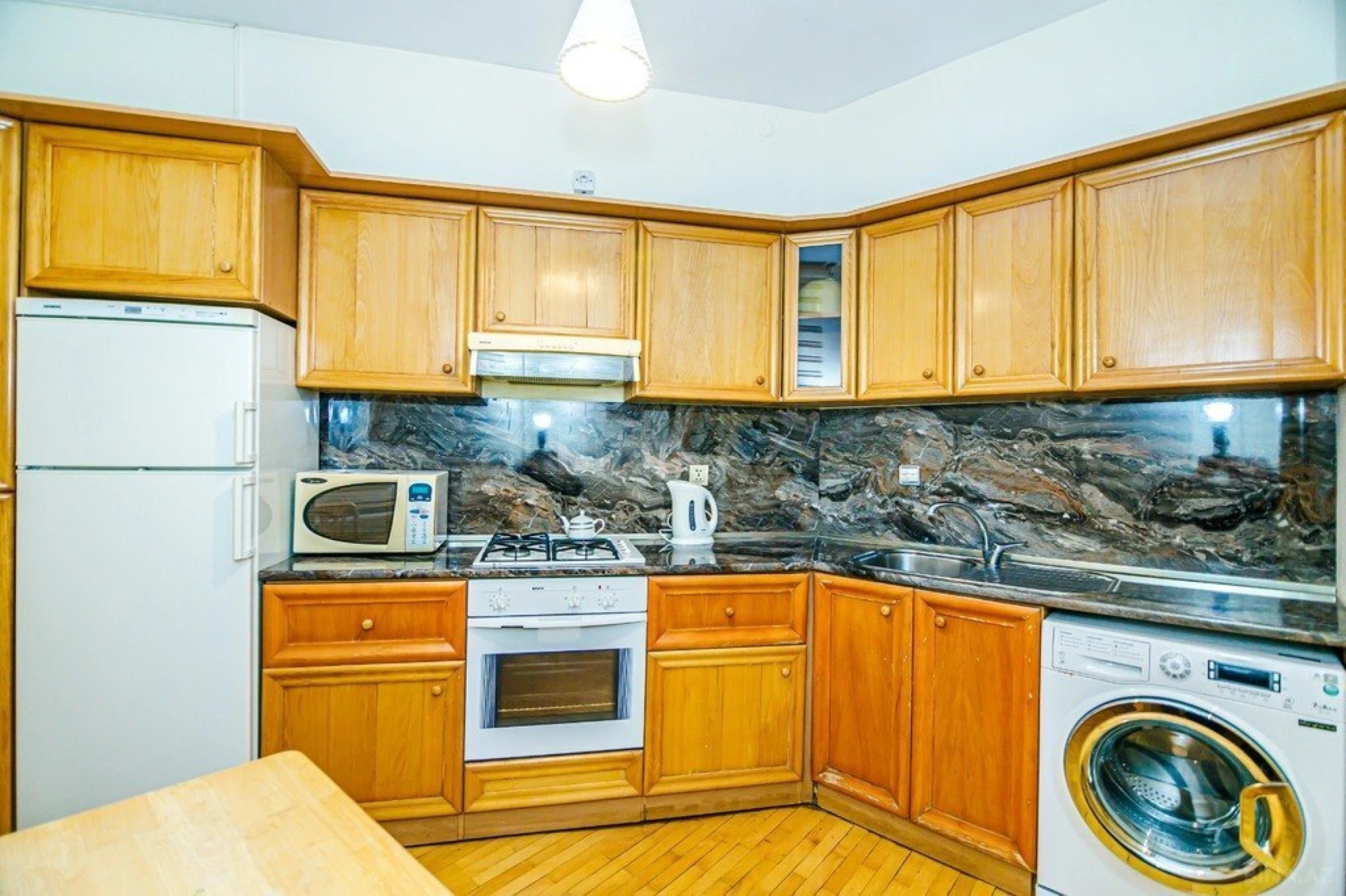 Kirayə verilir 2 otaqlı mənzil 64 m²