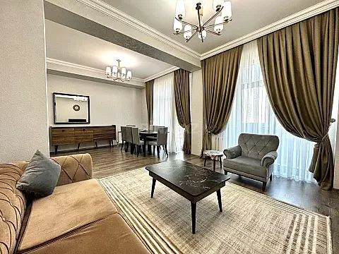Kirayə verilir 5 otaqlı mənzil 220 m² — Bakı 5 otaq 220.00 m²