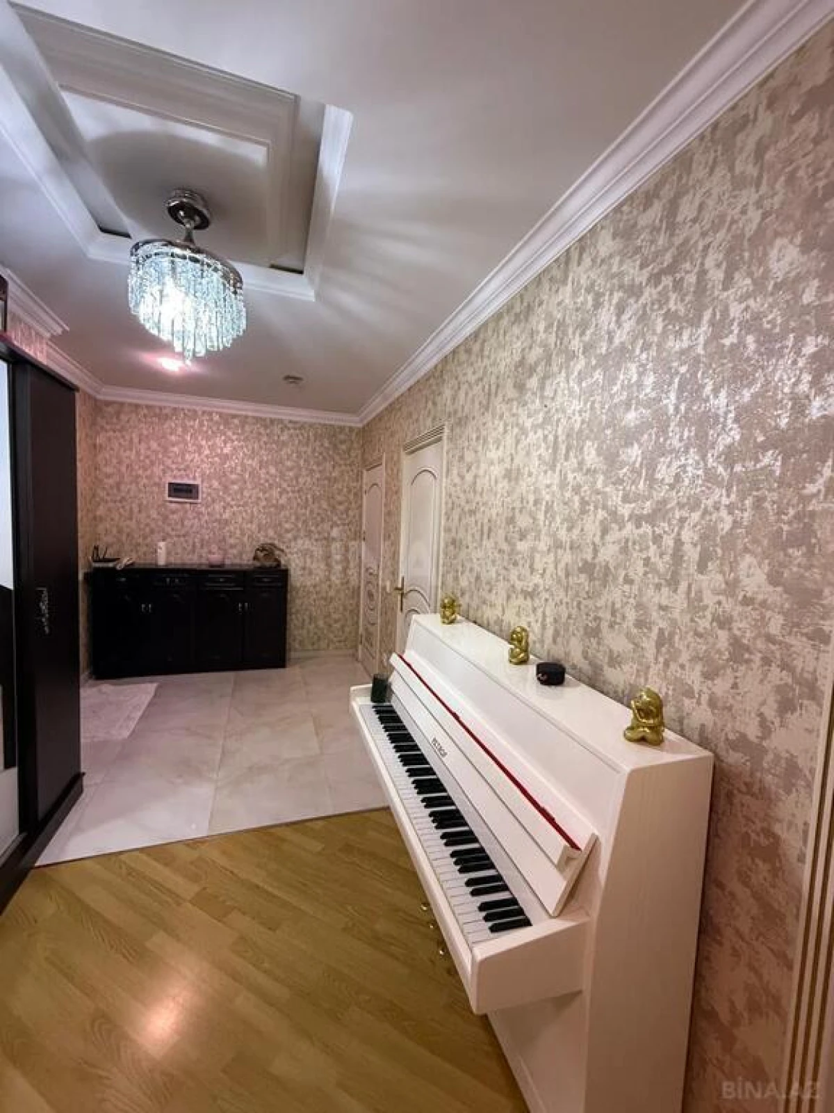 Satılır 3 otaqlı mənzil 110 m²