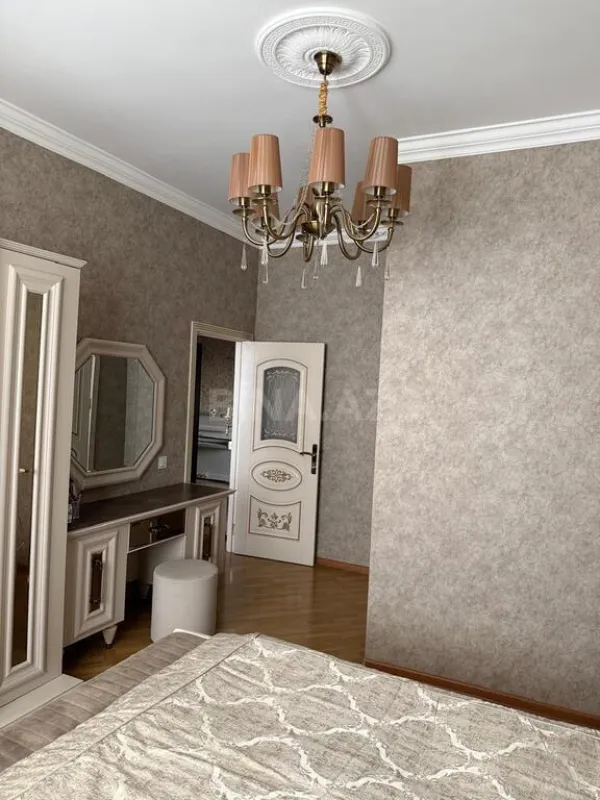 Satılır 3 otaqlı mənzil 110 m²