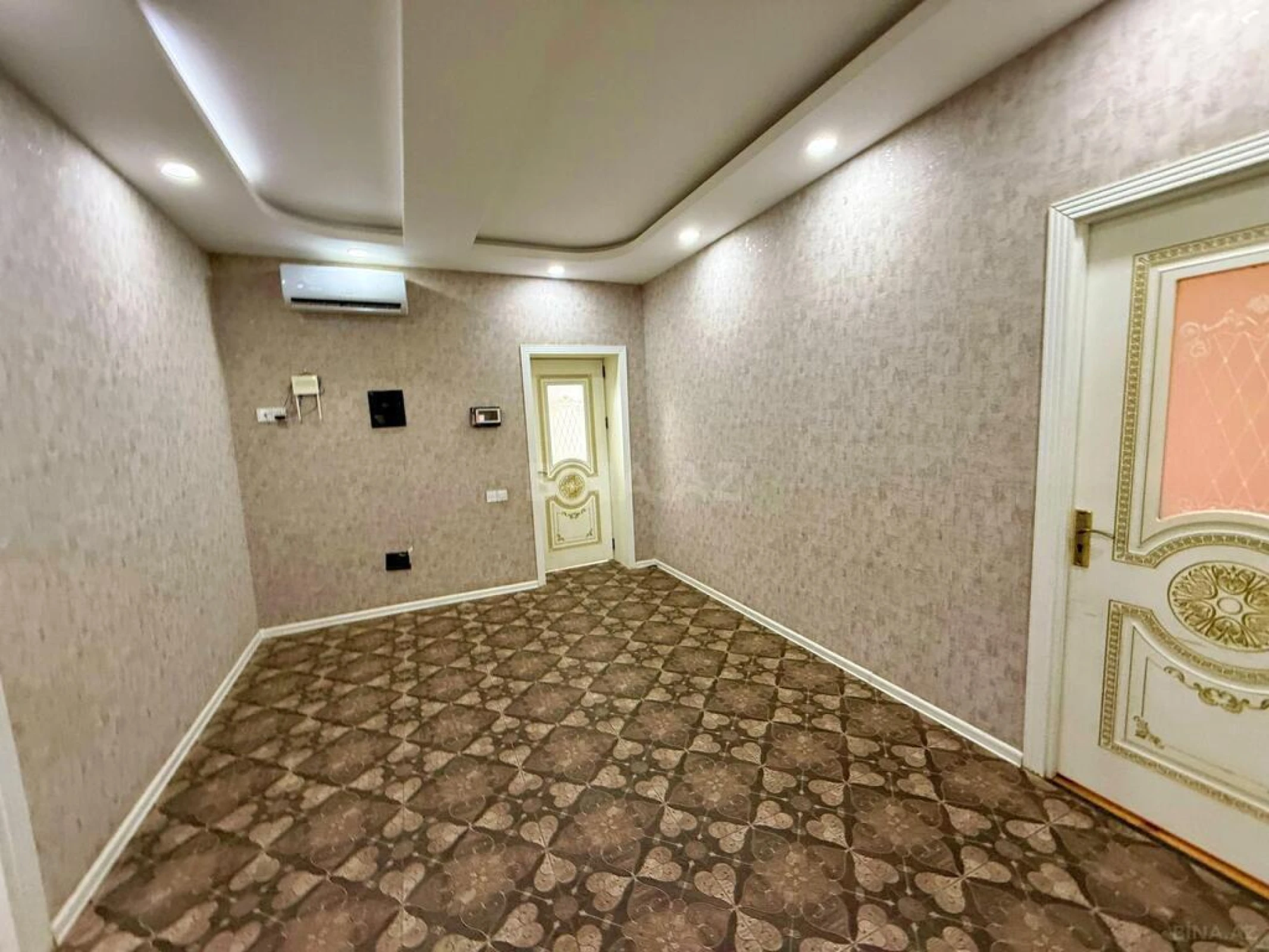 Satılır 8 otaqlı həyət evi 390 m²