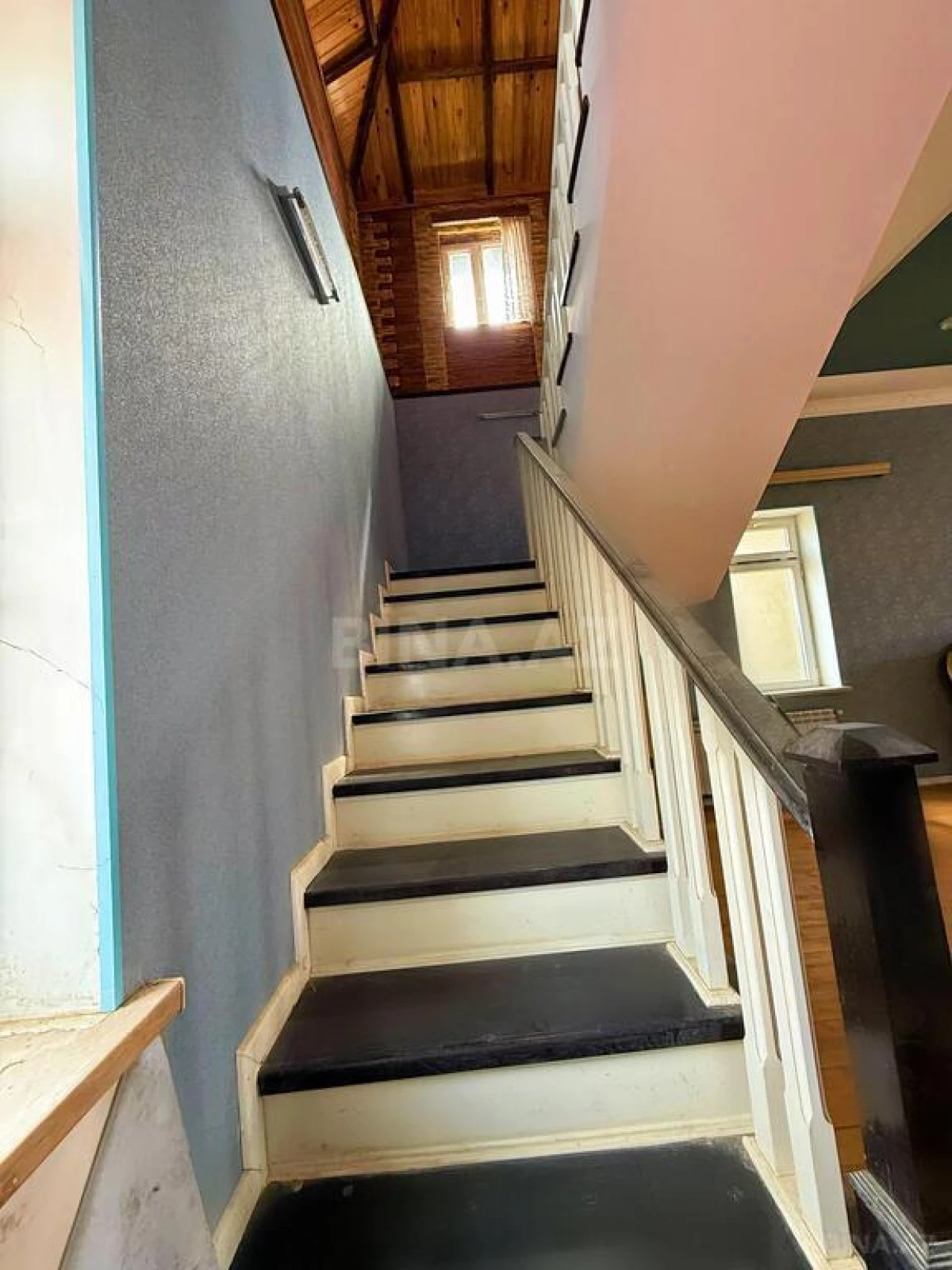 Satılır 8 otaqlı həyət evi 390 m²