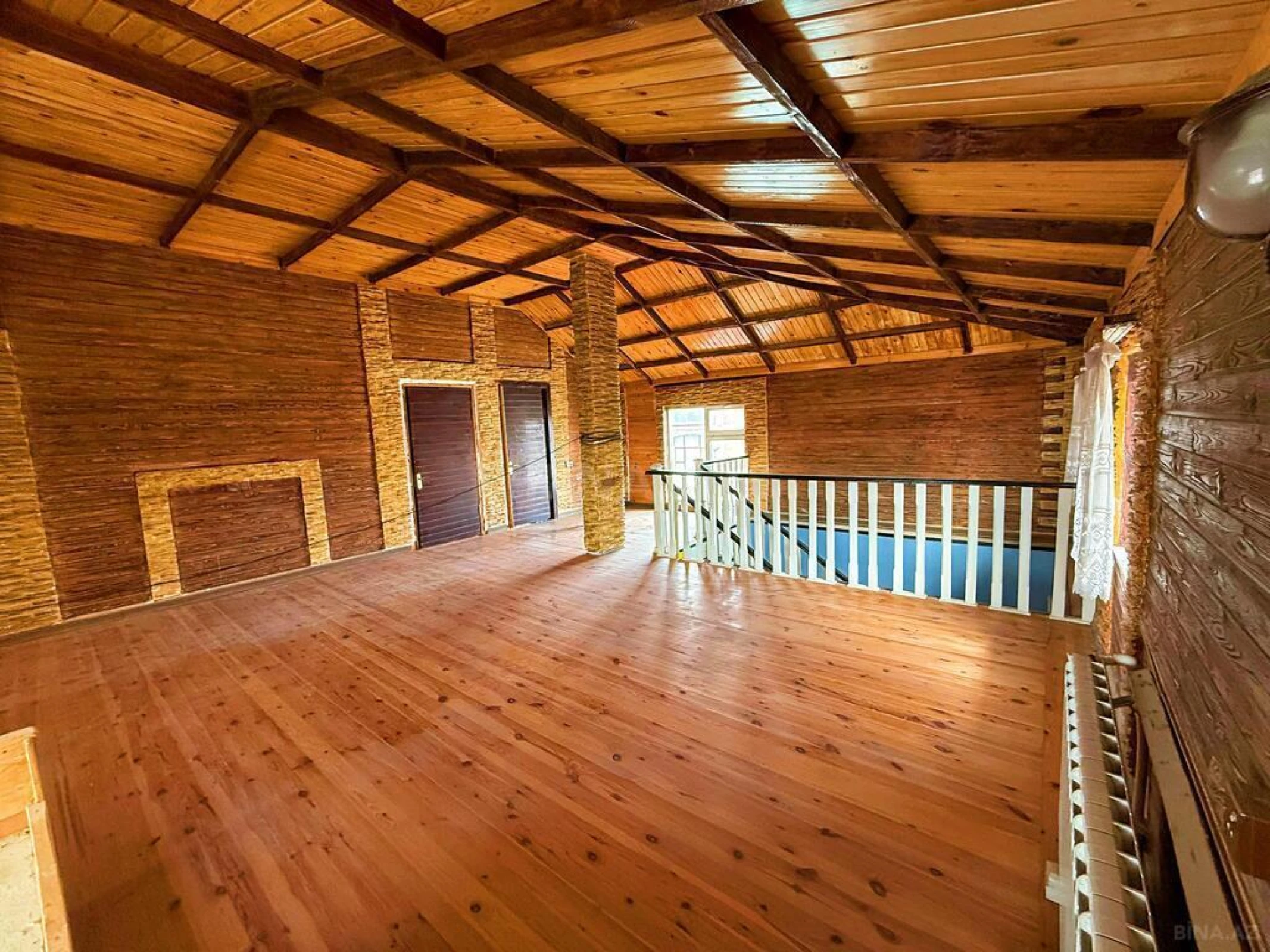 Satılır 8 otaqlı həyət evi 390 m²