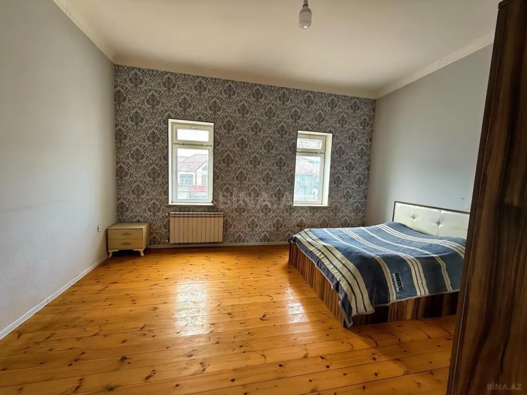 Satılır 8 otaqlı həyət evi 390 m²