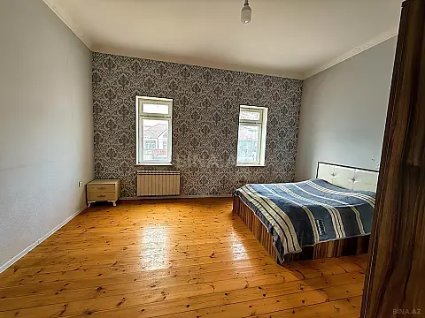 Satılır 8 otaqlı həyət evi 390 m²