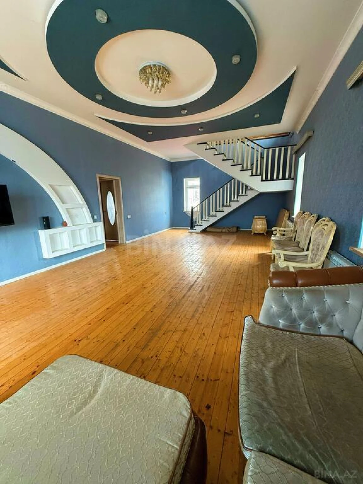 Satılır 8 otaqlı həyət evi 390 m²