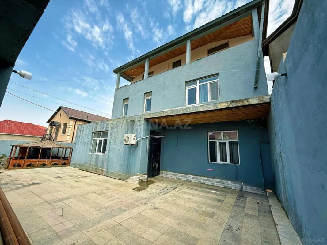 Satılır 8 otaqlı həyət evi 390 m²