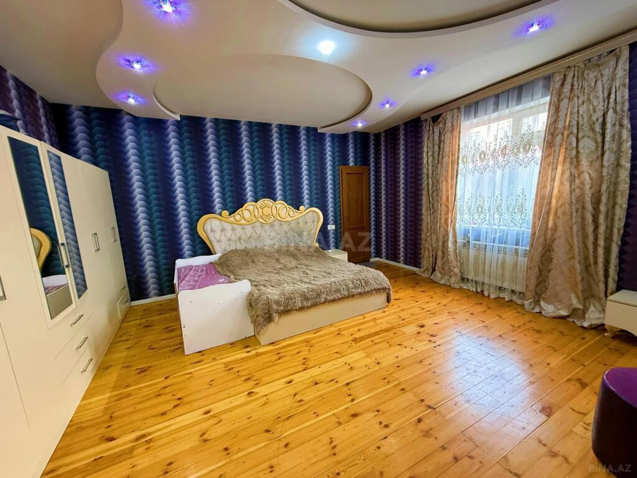 Satılır 8 otaqlı həyət evi 390 m²