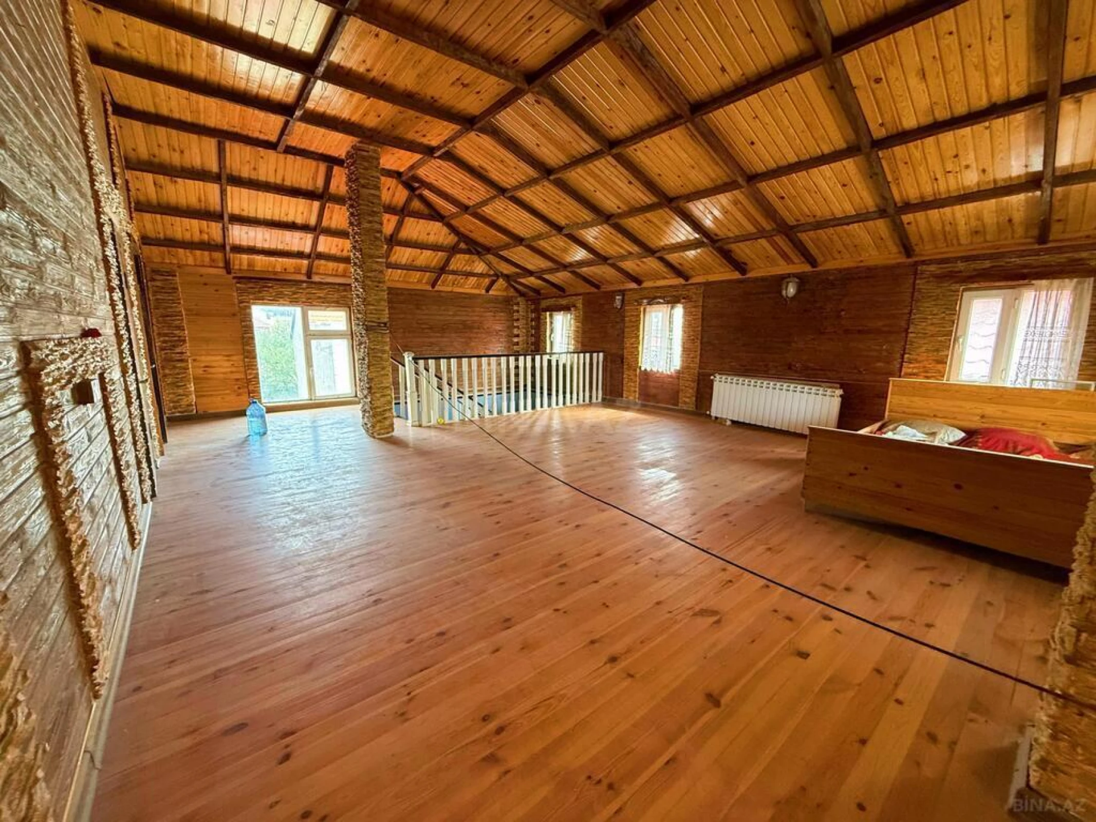 Satılır 8 otaqlı həyət evi 390 m²