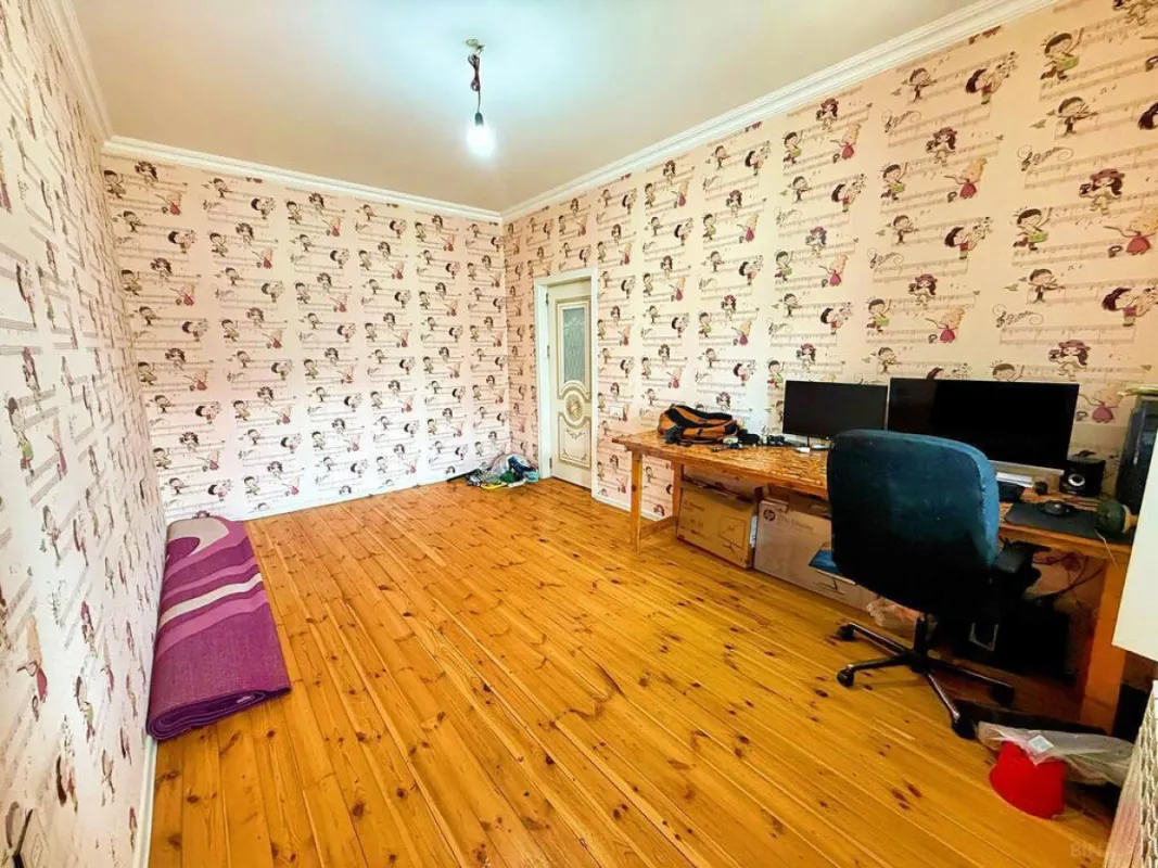 Satılır 8 otaqlı həyət evi 390 m²