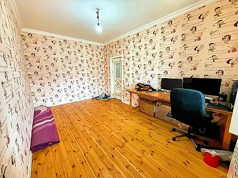 Satılır 8 otaqlı həyət evi 390 m²