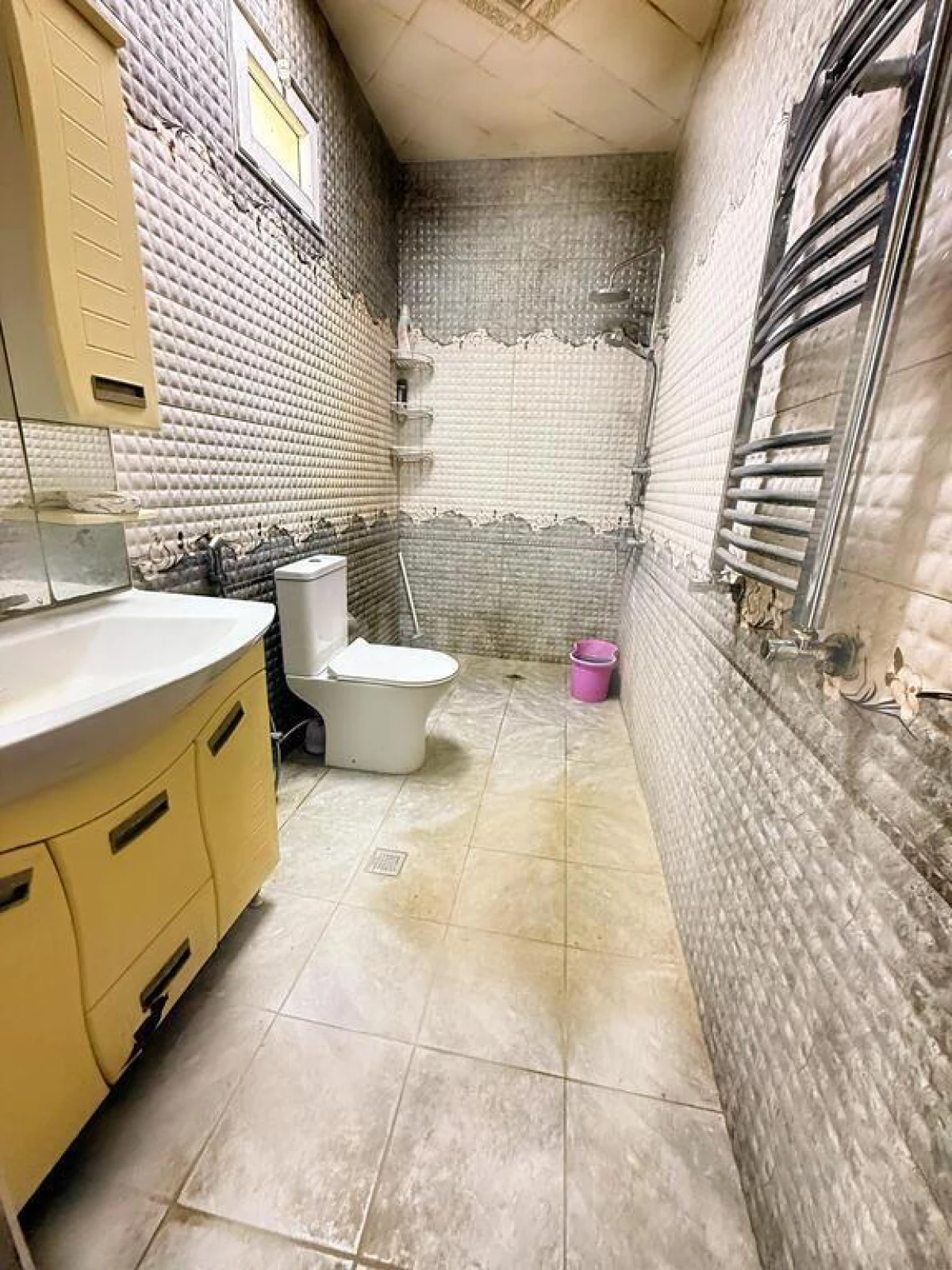 Satılır 8 otaqlı həyət evi 390 m²