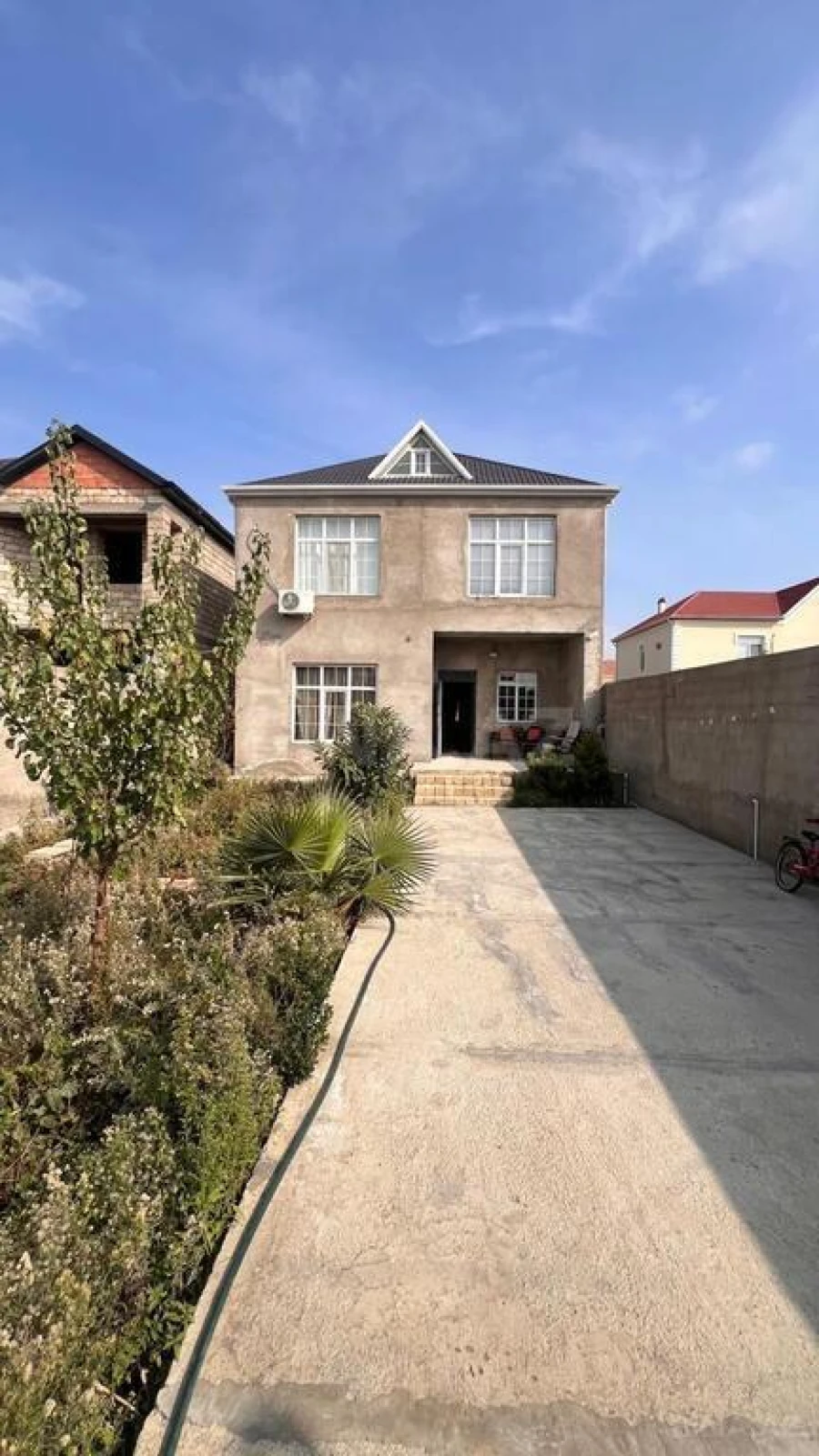 Satılır 6 otaqlı həyət evi 220 m²