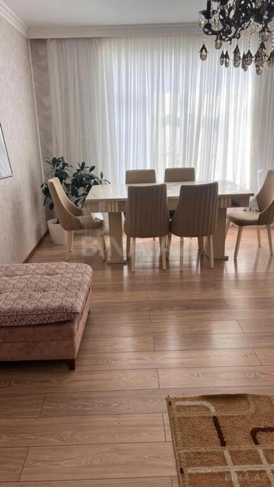 Satılır 6 otaqlı həyət evi 220 m²