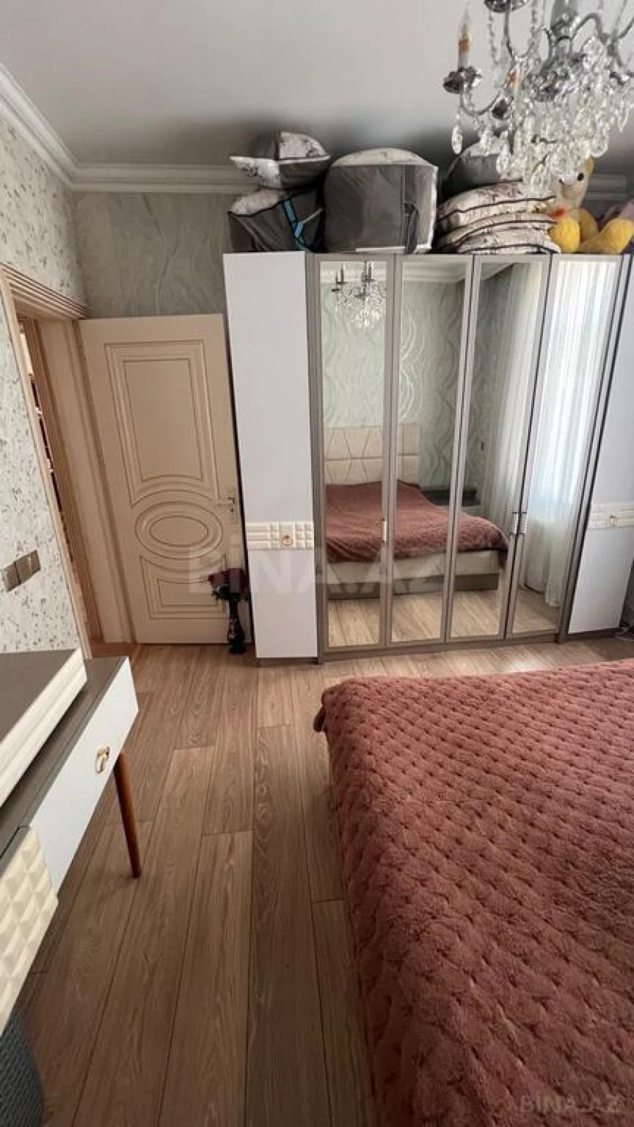 Satılır 6 otaqlı həyət evi 220 m²