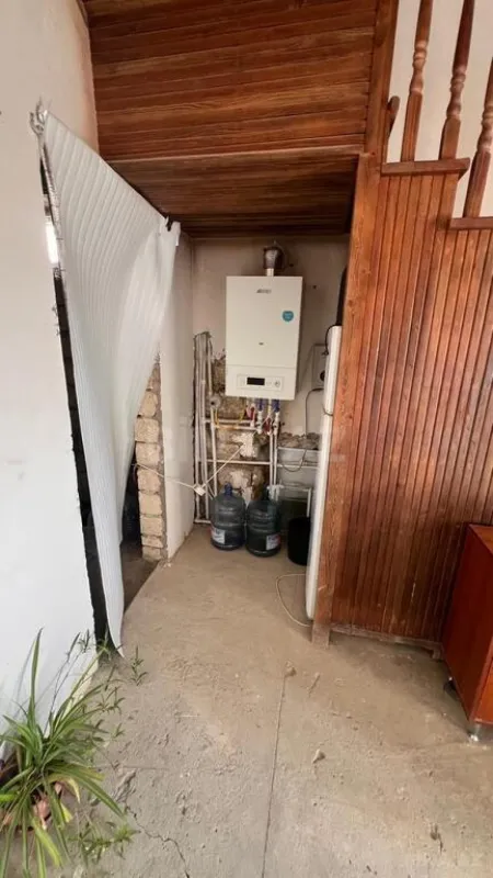 Satılır 6 otaqlı həyət evi 220 m²