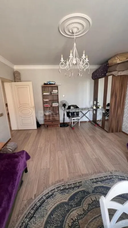 Satılır 6 otaqlı həyət evi 220 m²