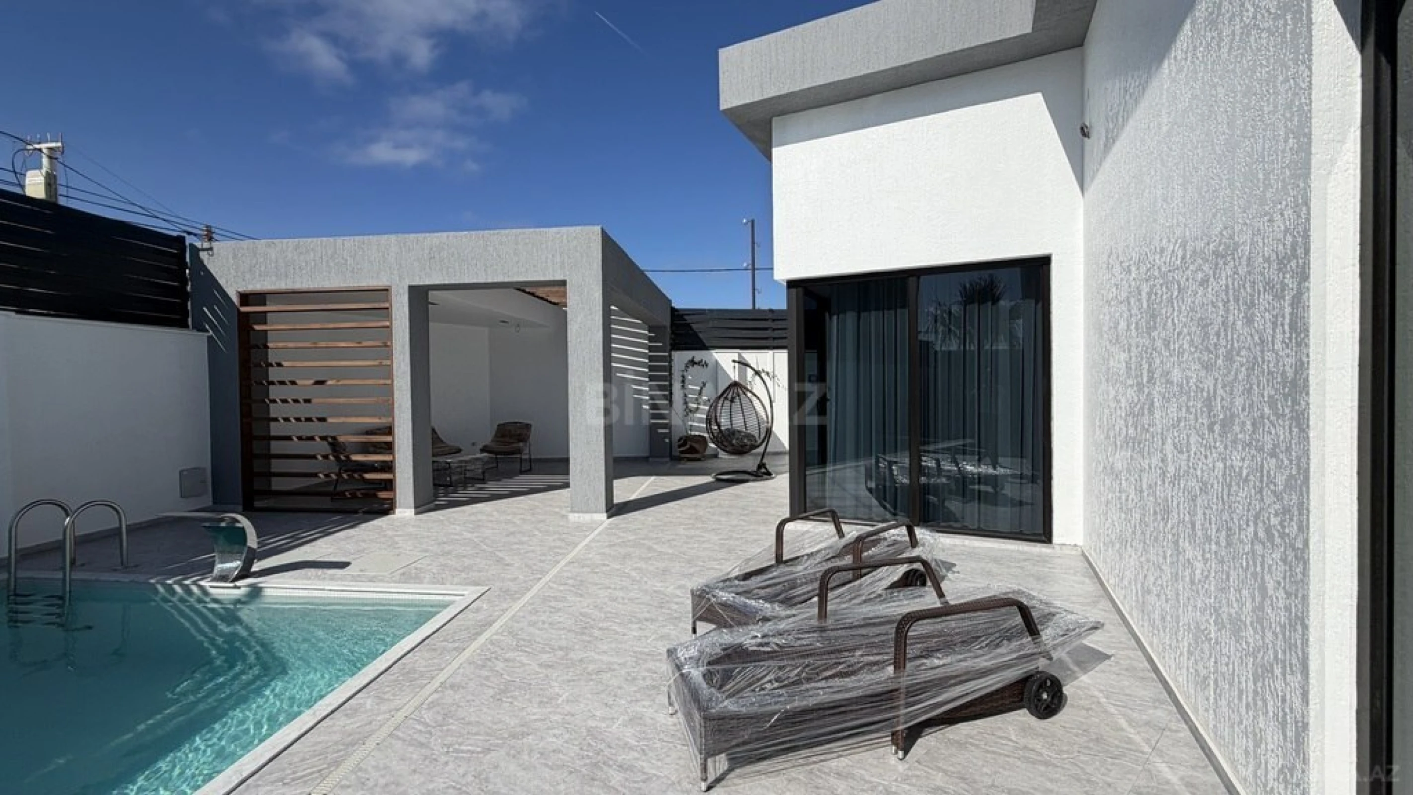 Satılır 5 otaqlı həyət evi 250 m²