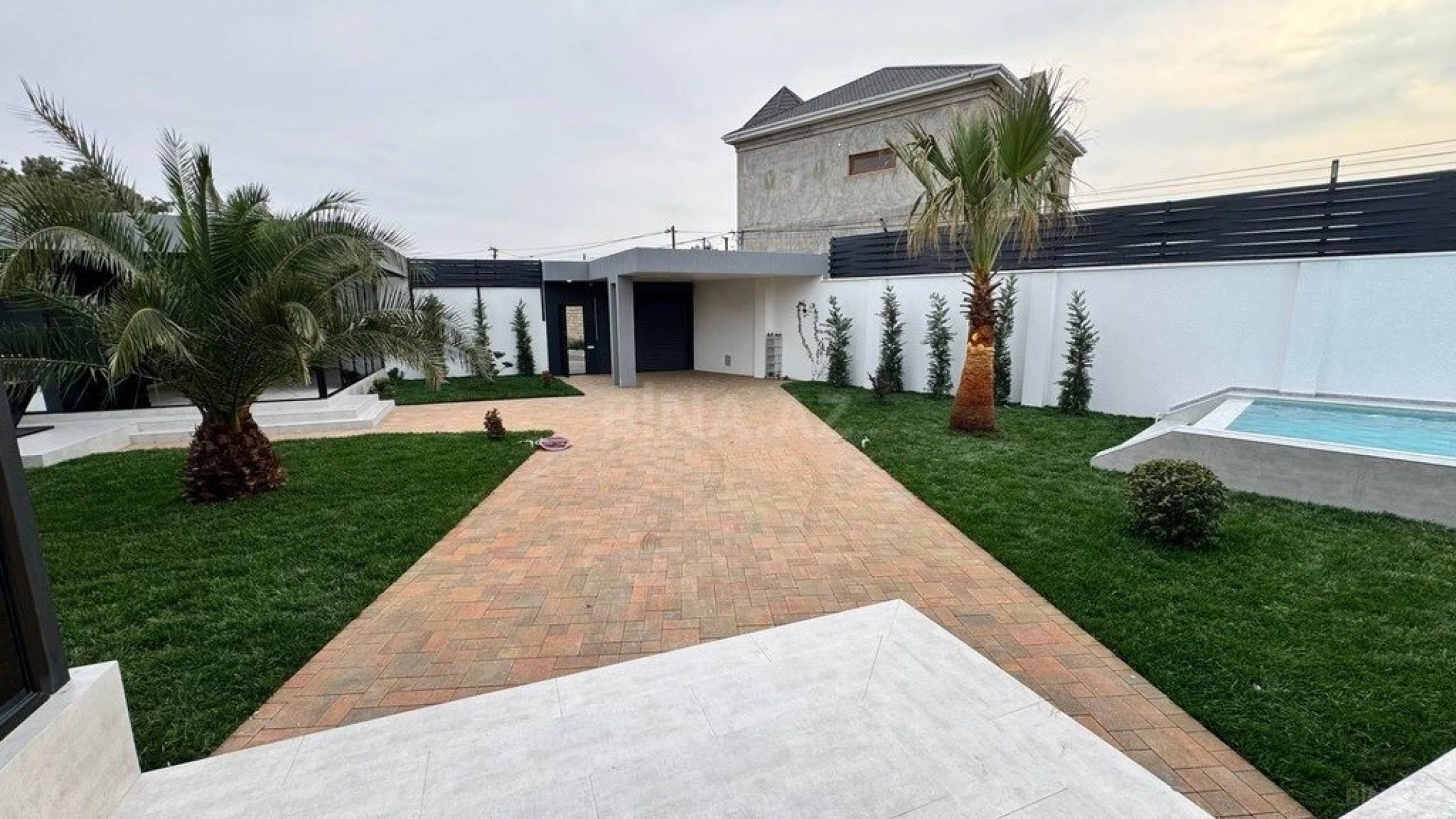 Satılır 5 otaqlı həyət evi 250 m²