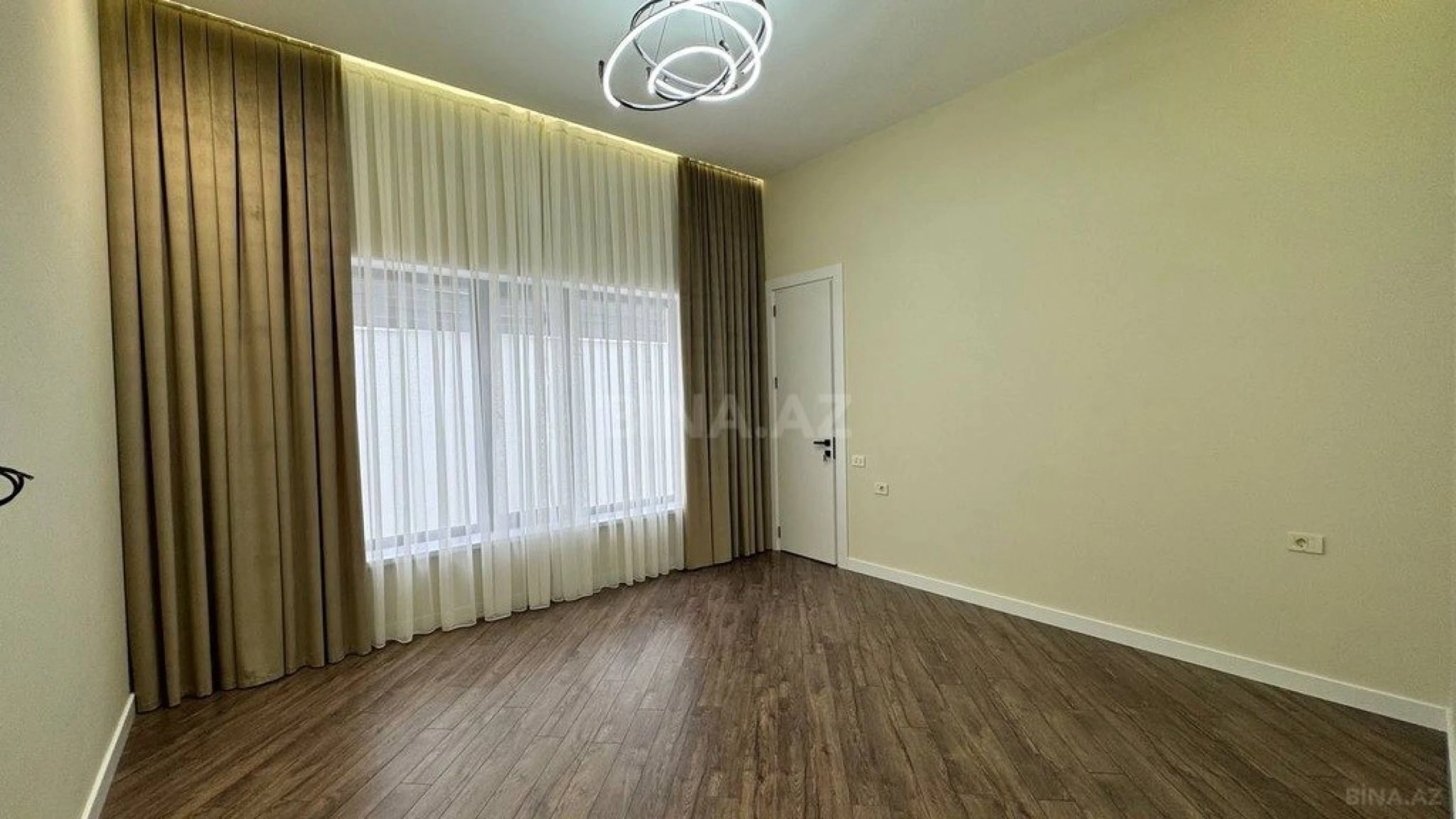 Satılır 5 otaqlı həyət evi 250 m²