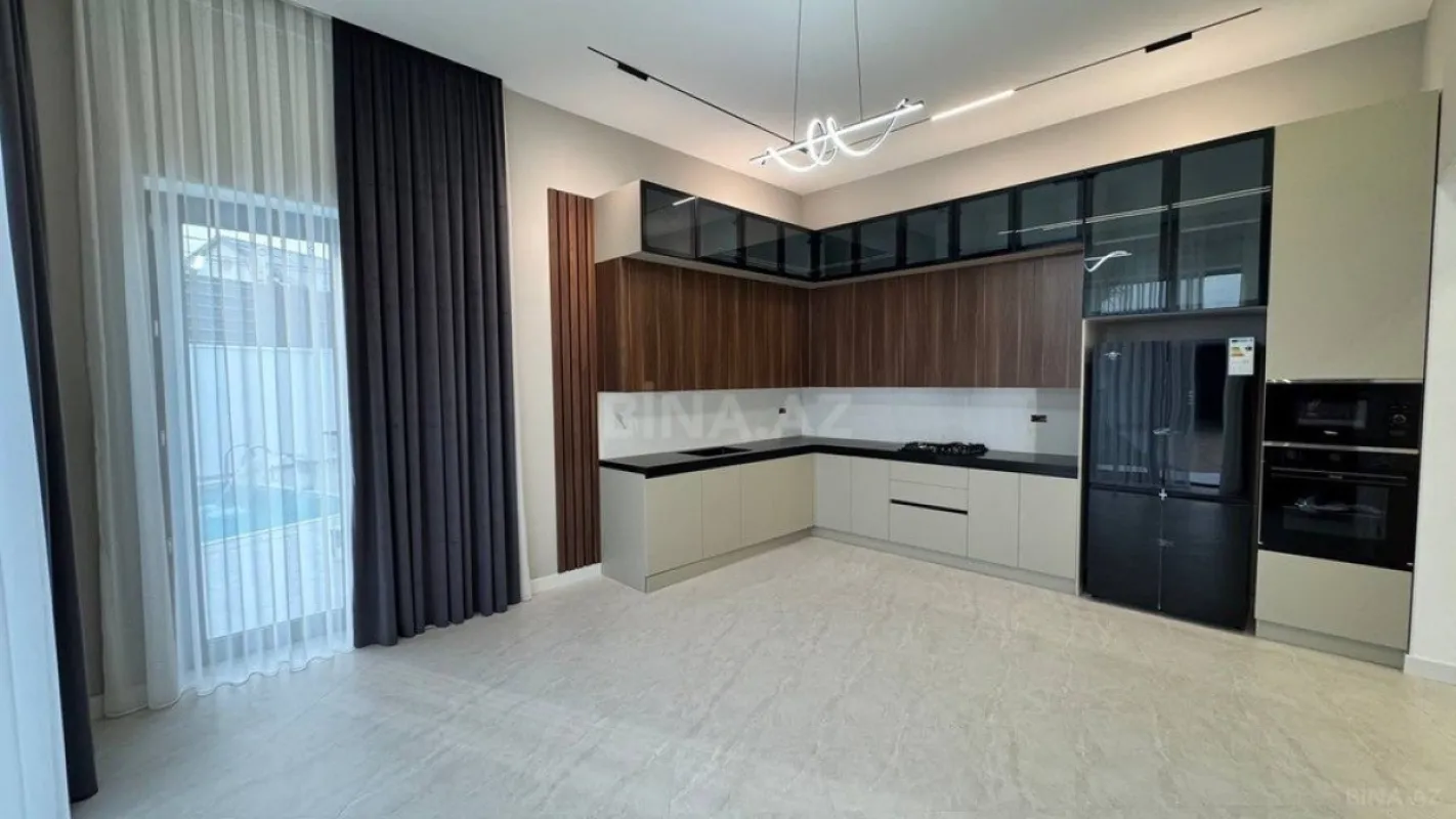 Satılır 5 otaqlı həyət evi 250 m²