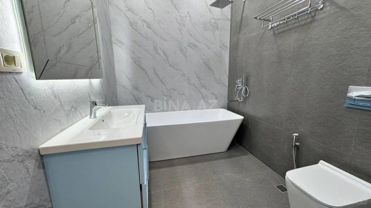 Satılır 5 otaqlı həyət evi 250 m²