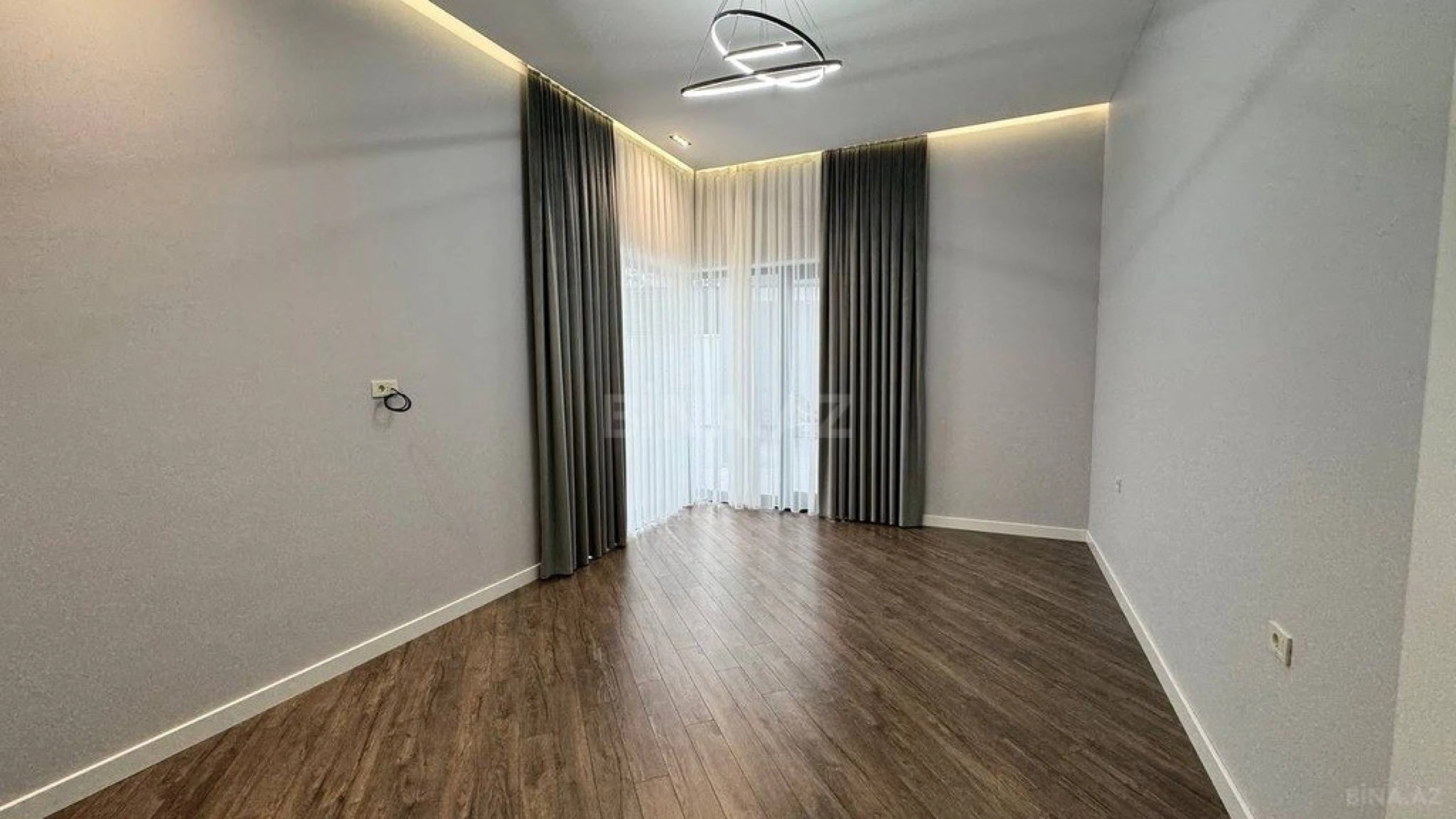 Satılır 5 otaqlı həyət evi 250 m²