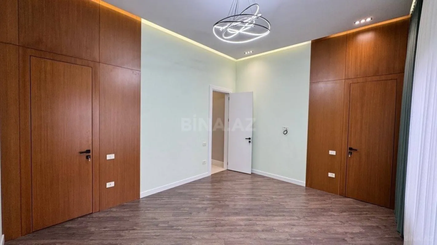 Satılır 5 otaqlı həyət evi 250 m²