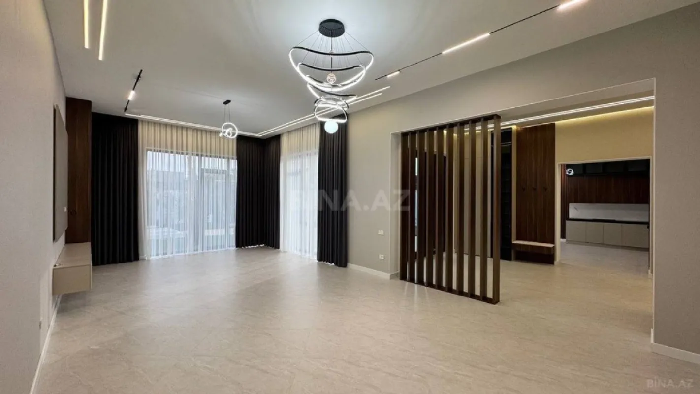 Satılır 5 otaqlı həyət evi 250 m²