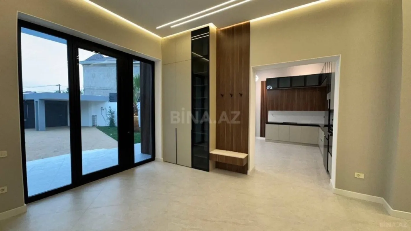 Satılır 5 otaqlı həyət evi 250 m²