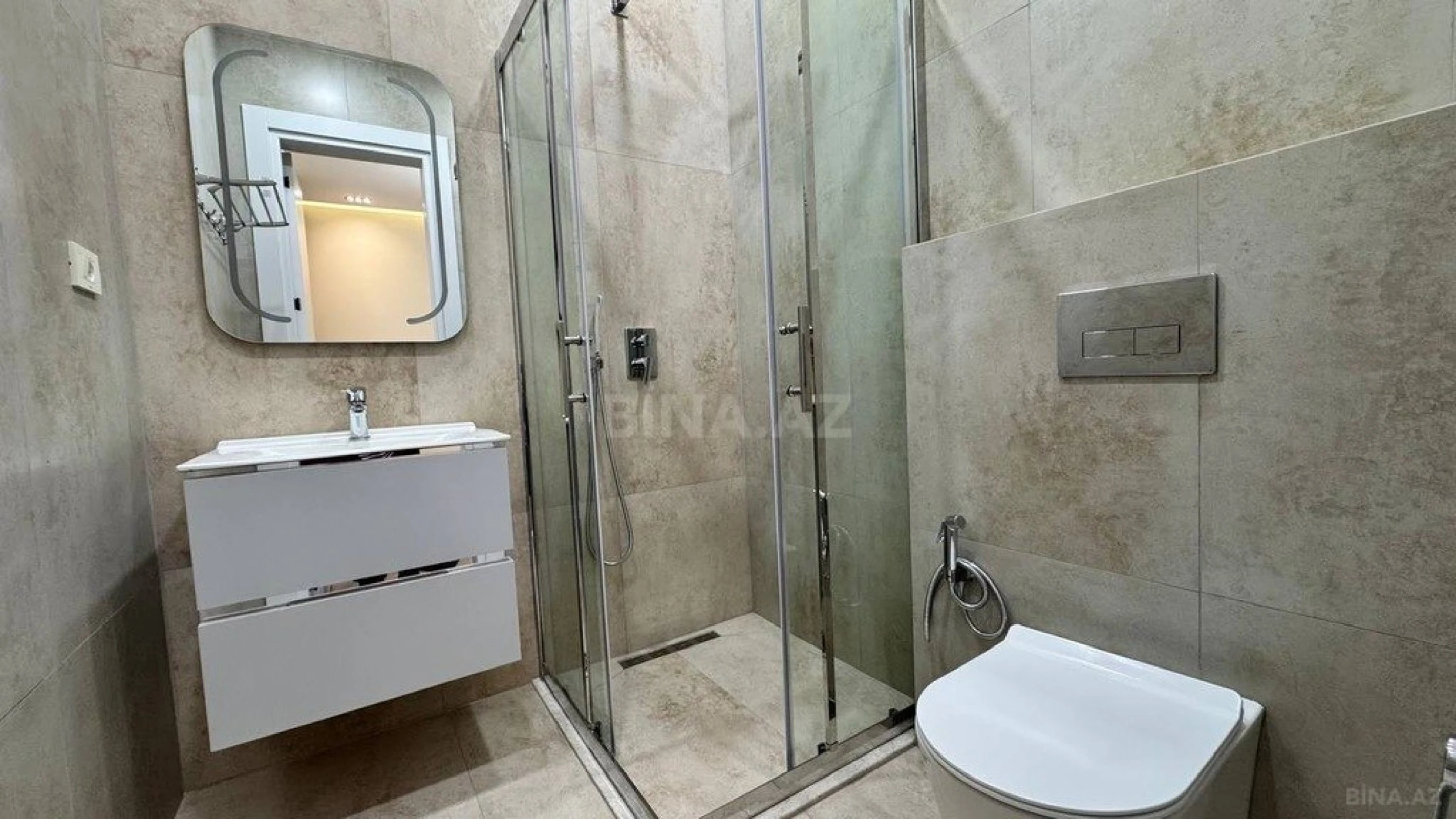 Satılır 5 otaqlı həyət evi 250 m²