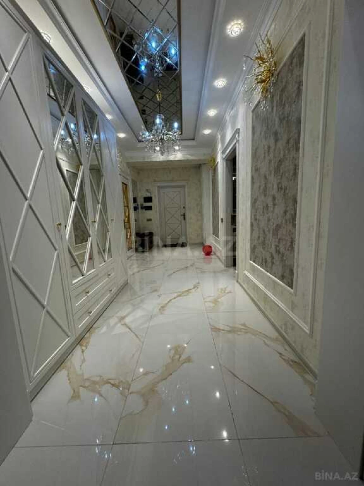 Satılır 3 otaqlı mənzil 98 m²