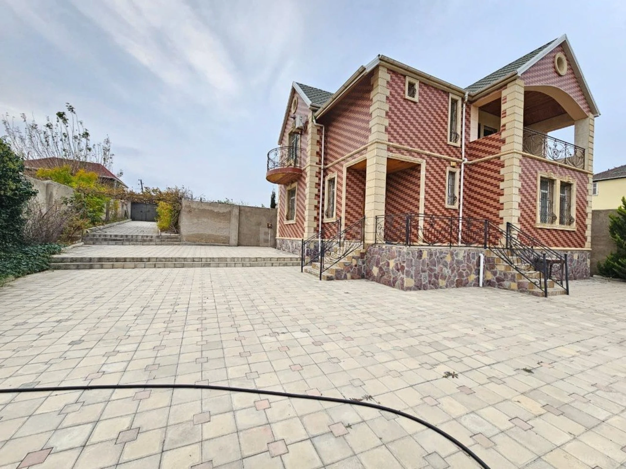 Satılır 5 otaqlı həyət evi 150 m²