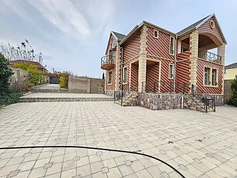 Satılır 5 otaqlı həyət evi 150 m²