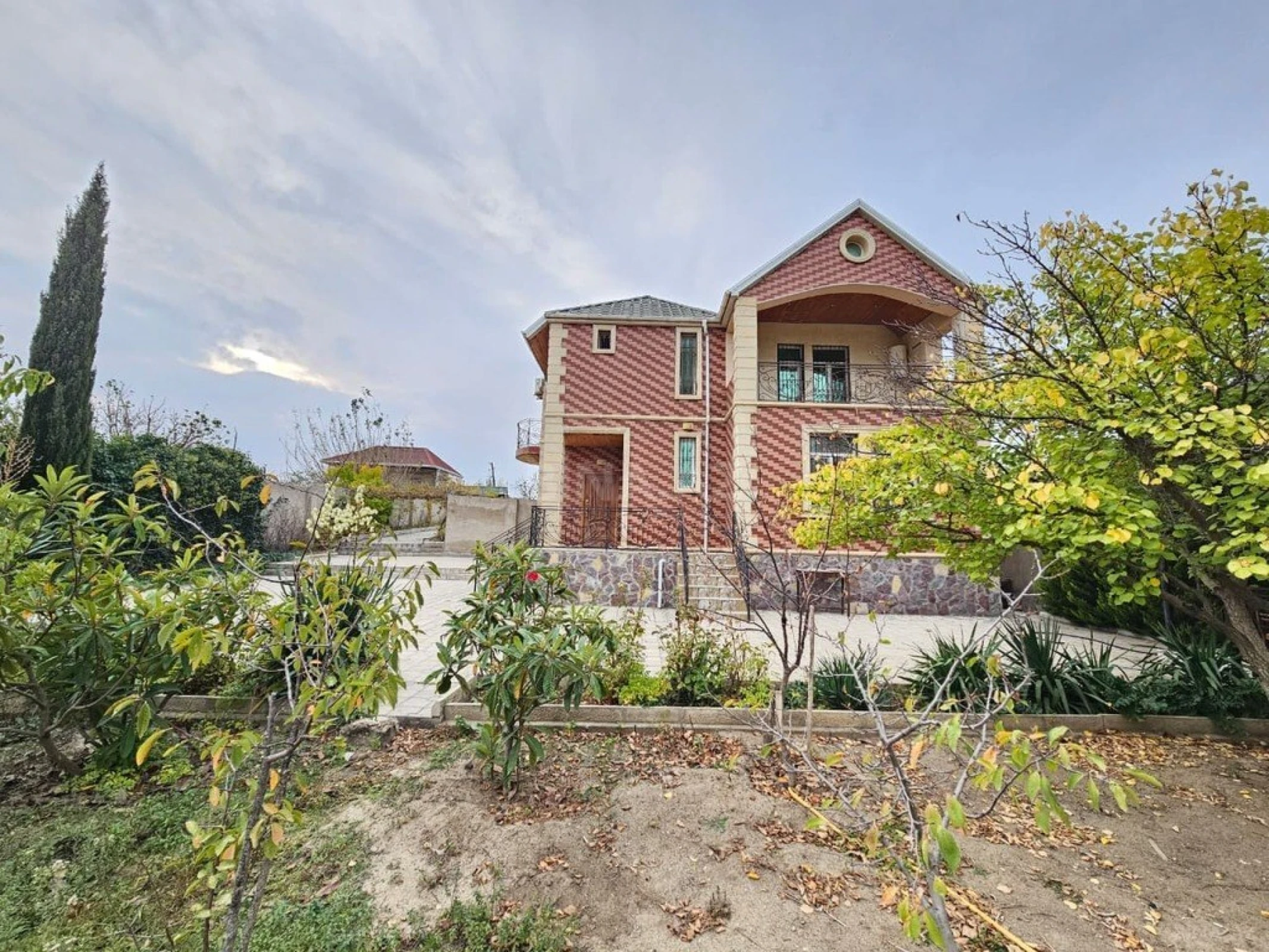 Satılır 5 otaqlı həyət evi 150 m²