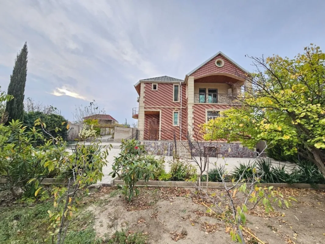 Satılır 5 otaqlı həyət evi 150 m²