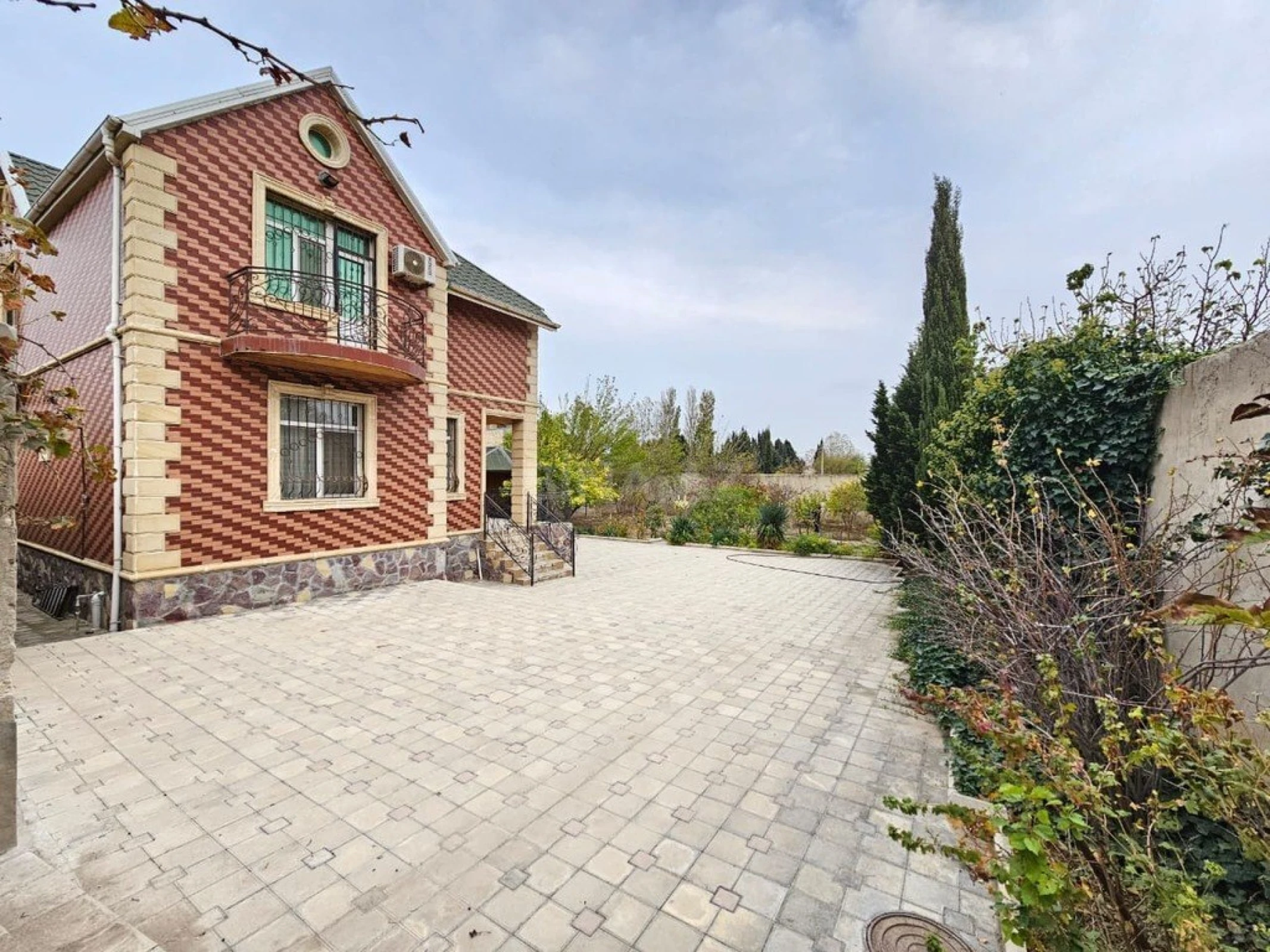 Satılır 5 otaqlı həyət evi 150 m²