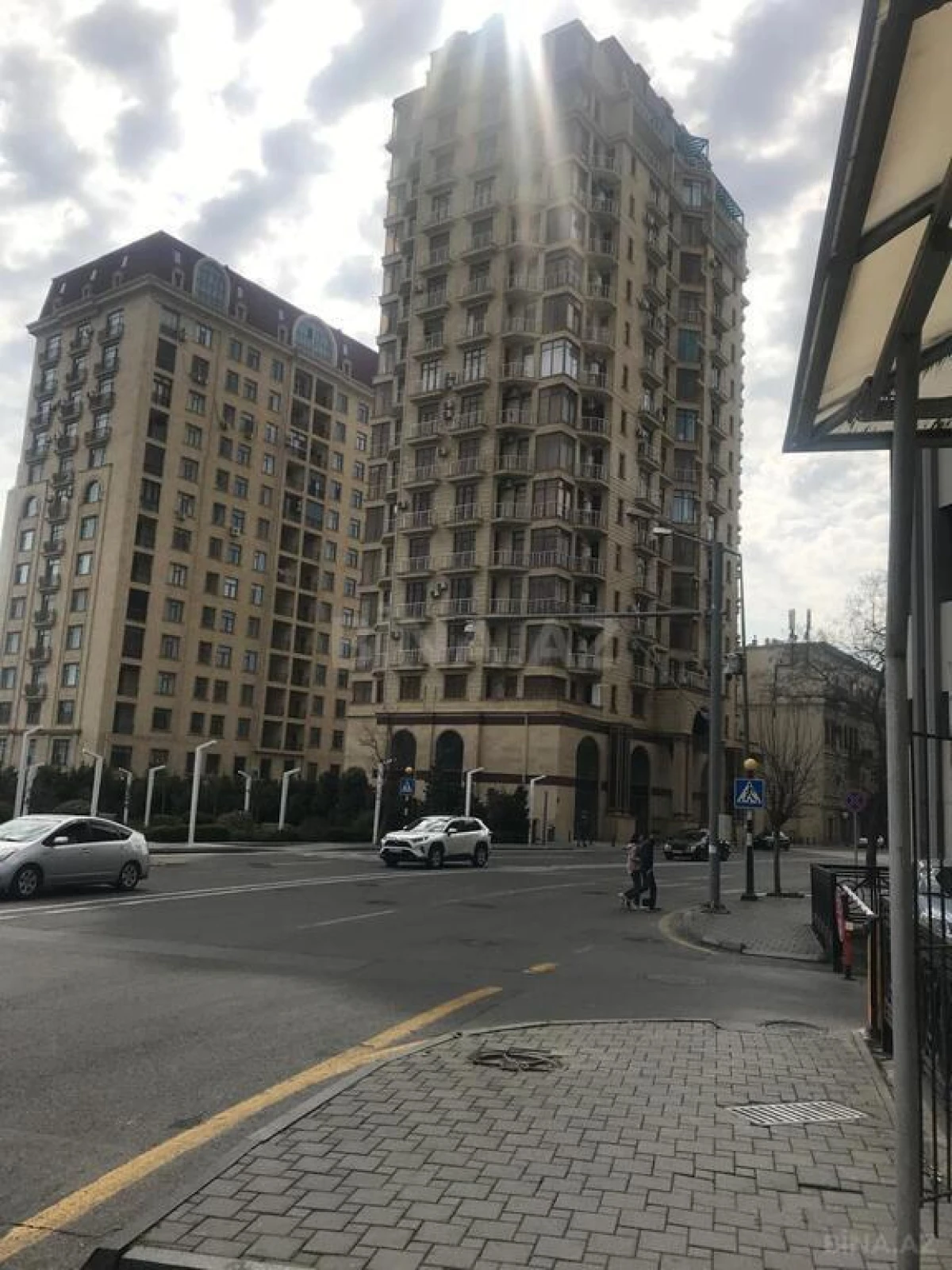 Satılır 4 otaqlı mənzil 215 m²