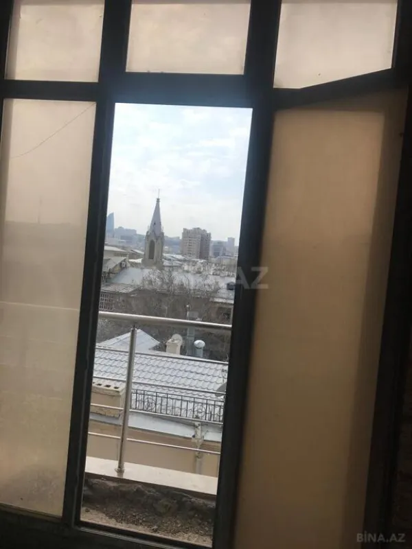 Satılır 4 otaqlı mənzil 215 m²