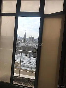 Satılır 4 otaqlı mənzil 215 m²