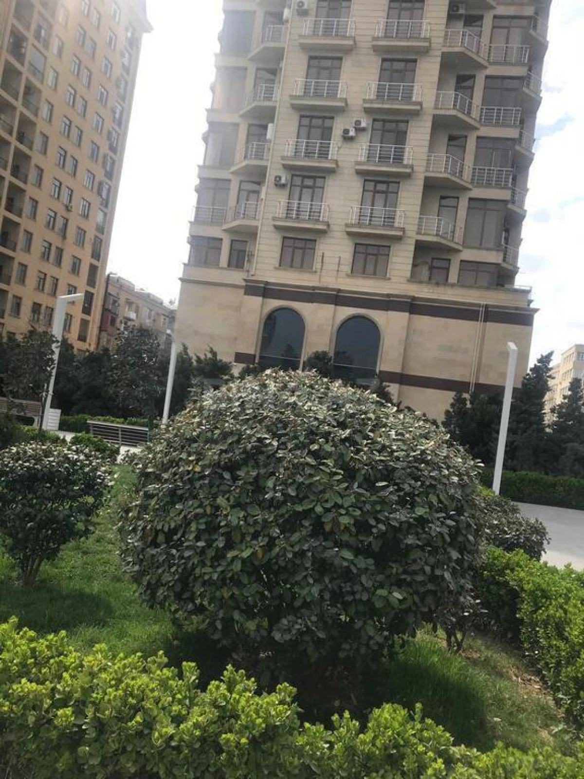 Satılır 4 otaqlı mənzil 215 m²