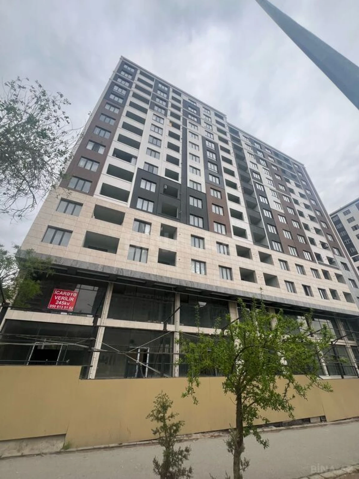 Satılır 3 otaqlı mənzil 146 m²