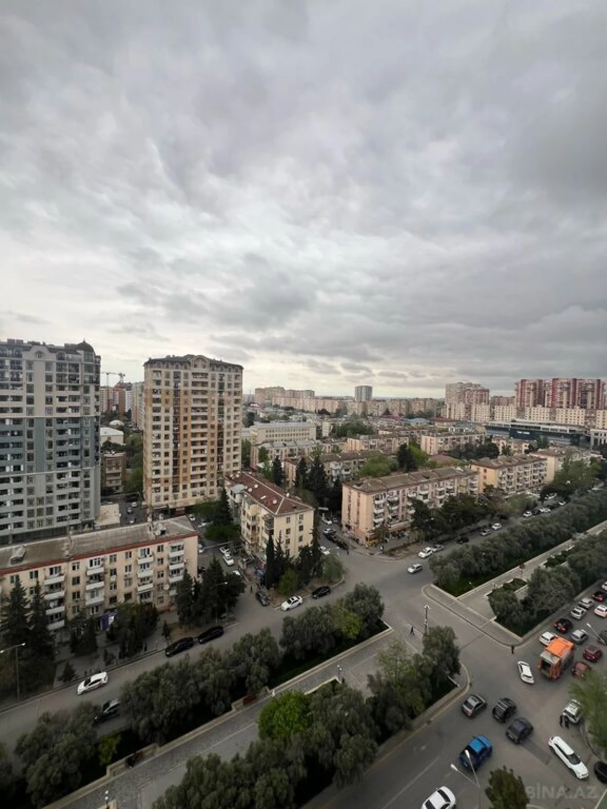 Satılır 3 otaqlı mənzil 146 m²