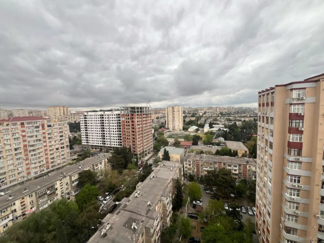 Satılır 3 otaqlı mənzil 146 m²