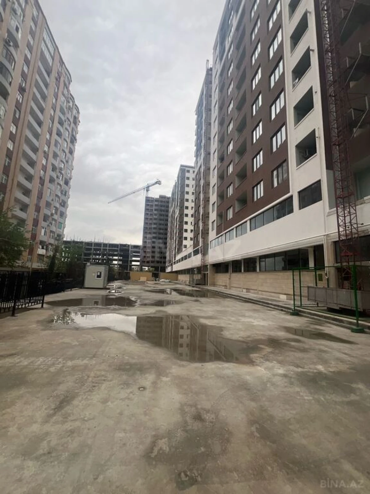 Satılır 3 otaqlı mənzil 146 m²