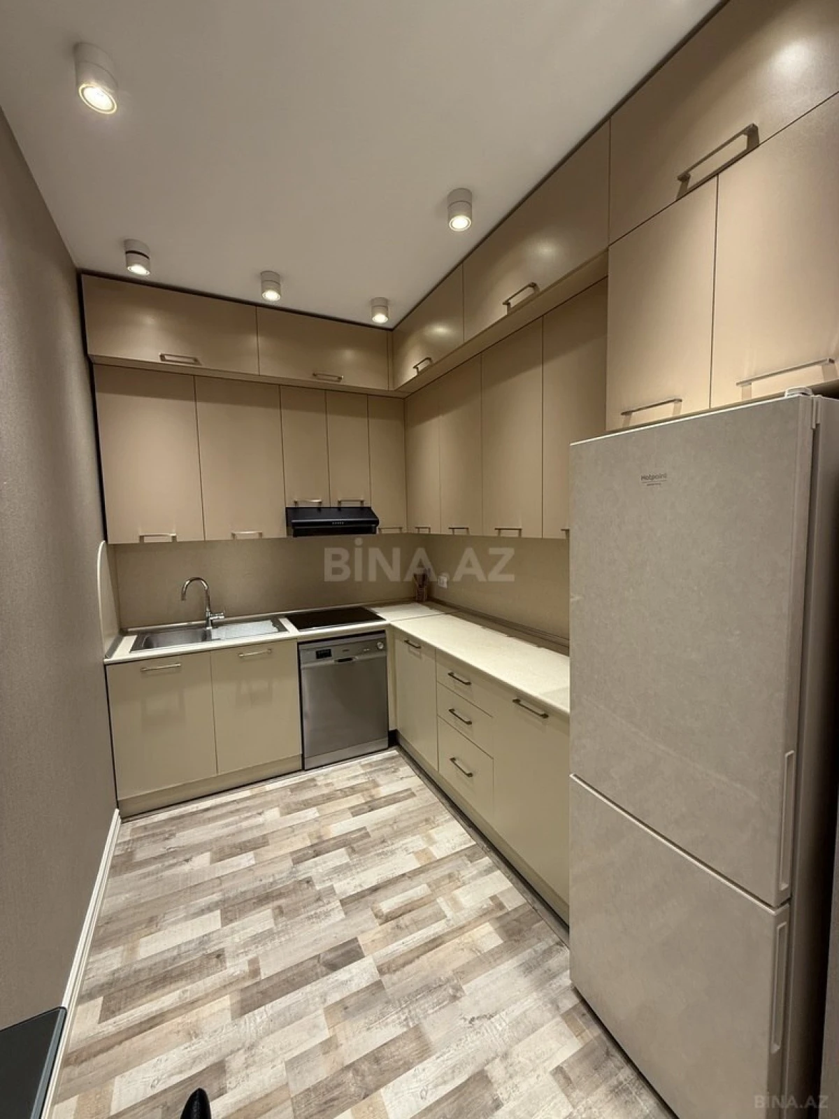 Satılır 2 otaqlı mənzil 64 m²