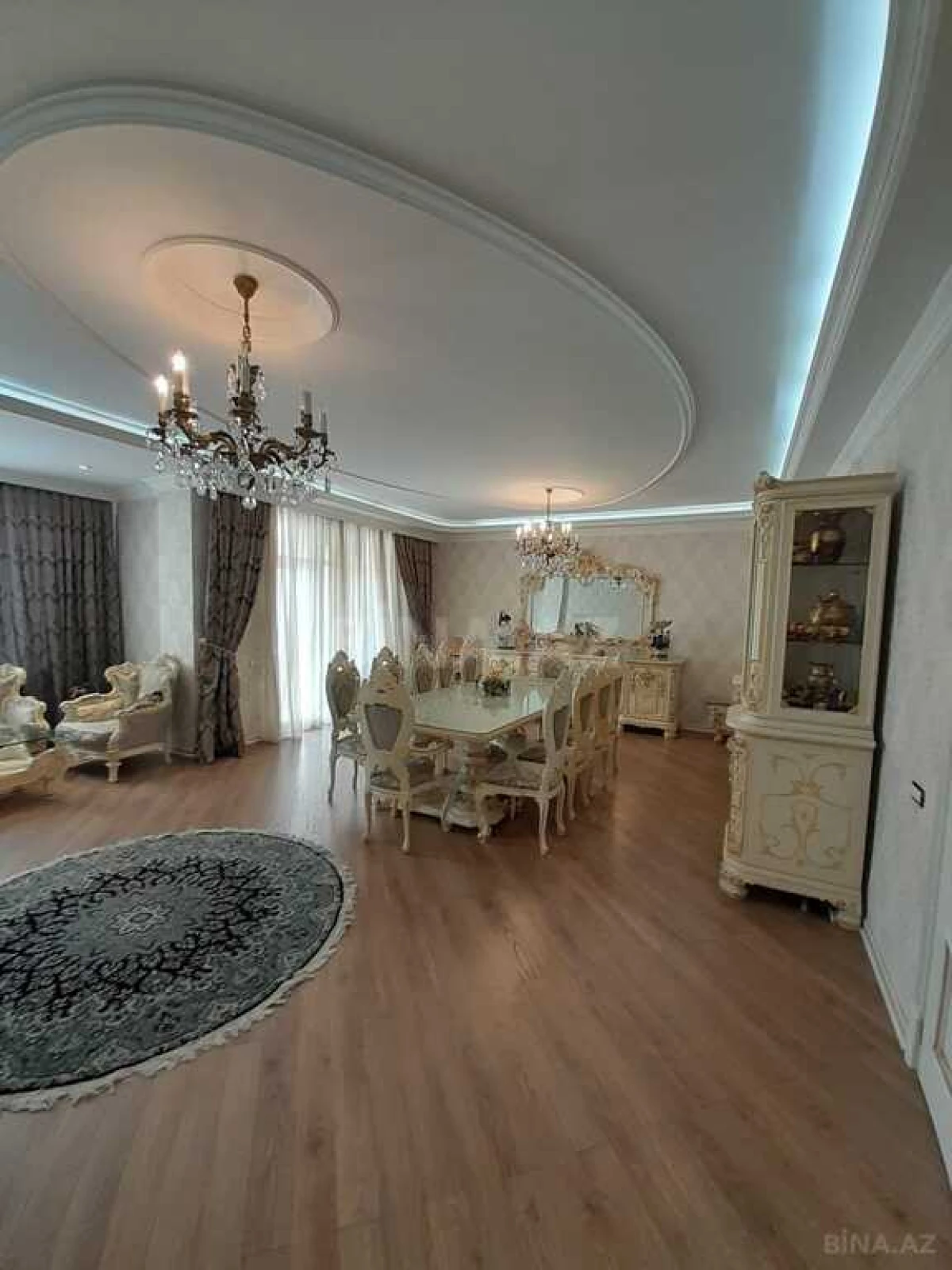 Satılır 4 otaqlı mənzil 205 m²